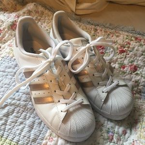 rose gold adidas superstars